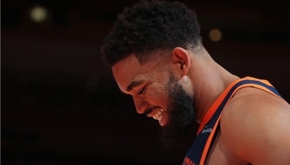 开云直播-😥当唐斯在场时步行者三分命中率高达47.7%,而不在场时仅为30.4%