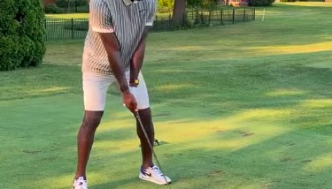 开云大陆-詹姆斯晒打高尔夫动态,库里评论:欢迎,我们一直在等你