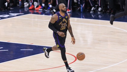 开云大陆-名记：詹姆斯按当前薪资回归湖人已不可能 但他可以选择降薪留队