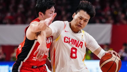 开云官方-赵睿哭了！中国男篮两连胜，产生4个不争事实，首支晋级球队诞生